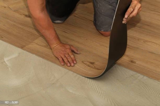 man installing vynil flooring in beaverton oregon